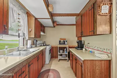 1 Lakewood Cir, Pittsfield, MA 01201 - Photo 12