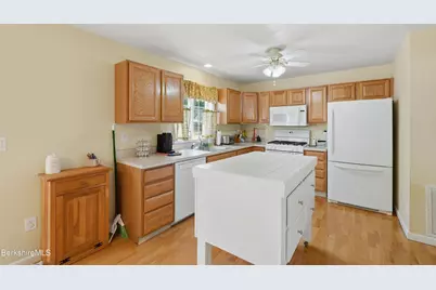 70 Franklin St, Dalton, MA 01226 - Photo 6