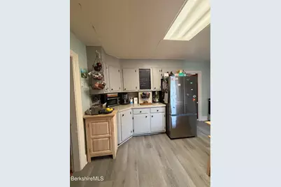 98 Bryan St, Pittsfield, MA 01201 - Photo 2