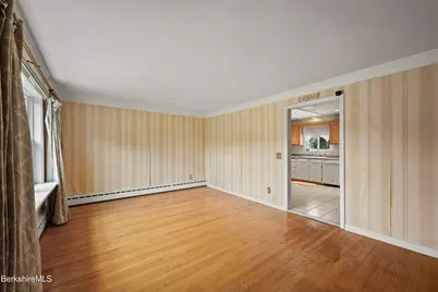 8 Velma Ave, Pittsfield, MA 01201 - Photo 4