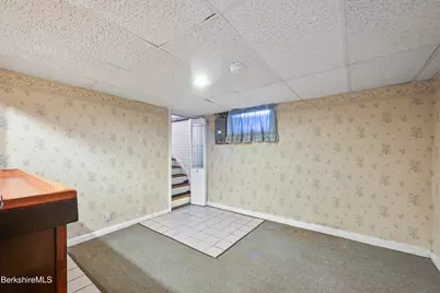 8 Velma Ave, Pittsfield, MA 01201 - Photo 30