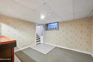 8 Velma Ave, Pittsfield, MA 01201 - Photo 30