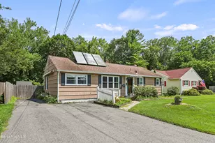 8 Velma Ave, Pittsfield, MA 01201 - Photo 2