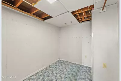 8 Velma Ave, Pittsfield, MA 01201 - Photo 28