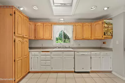 8 Velma Ave, Pittsfield, MA 01201 - Photo 12