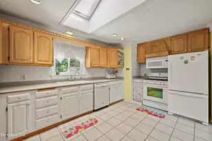8 Velma Ave, Pittsfield, MA 01201 - Photo 10
