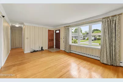 8 Velma Ave, Pittsfield, MA 01201 - Photo 6