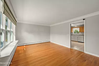 8 Velma Ave, Pittsfield, MA 01201 - Photo 4
