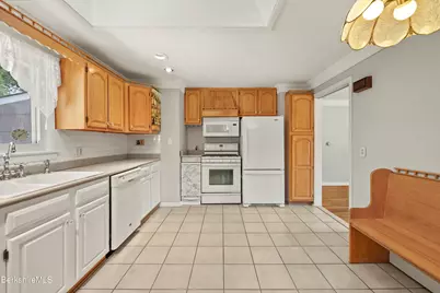 8 Velma Ave, Pittsfield, MA 01201 - Photo 14