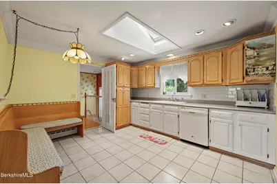 8 Velma Ave, Pittsfield, MA 01201 - Photo 8