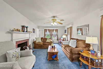 29 Acorn St, Pittsfield, MA 01201 - Photo 8