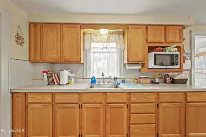 29 Acorn St, Pittsfield, MA 01201 - Photo 12