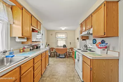29 Acorn St, Pittsfield, MA 01201 - Photo 10