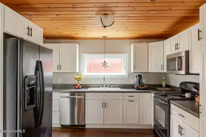 5 Pomeroy St, West Stockbridge, MA 01266 - Photo 8