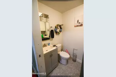 43 Lincoln St, Greenfield, MA 01301 - Photo 12