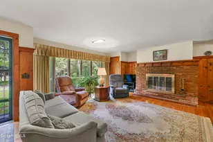 19 Kemble St, Lenox, MA 01240 - Photo 6