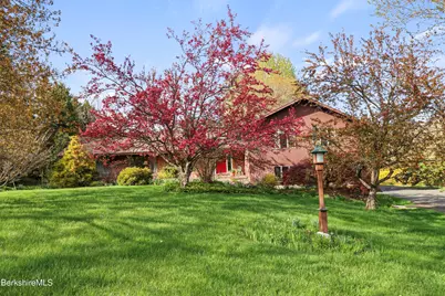 10 Lori Ct, Pittsfield, MA 01201 - Photo 2