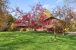 10 Lori Ct, Pittsfield, MA 01201 - Photo 2