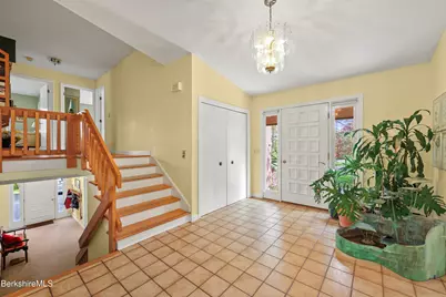 10 Lori Ct, Pittsfield, MA 01201 - Photo 2