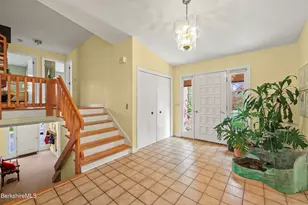 10 Lori Ct, Pittsfield, MA 01201 - Photo 2