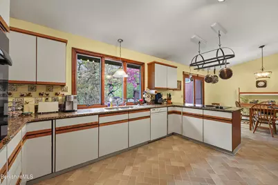 10 Lori Ct, Pittsfield, MA 01201 - Photo 22