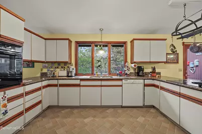 10 Lori Ct, Pittsfield, MA 01201 - Photo 20