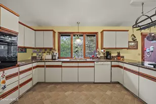 10 Lori Ct, Pittsfield, MA 01201 - Photo 20