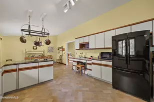 10 Lori Ct, Pittsfield, MA 01201 - Photo 22