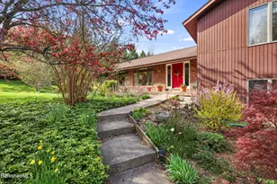 10 Lori Ct, Pittsfield, MA 01201 - Photo 4