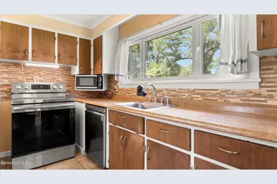 62 Greenridge Dr, Dalton, MA 01226 - Photo 8