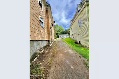 79 Dewey Ave, Pittsfield, MA 01201 - Photo 4