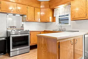 1981 East St, Pittsfield, MA 01201 - Photo 8