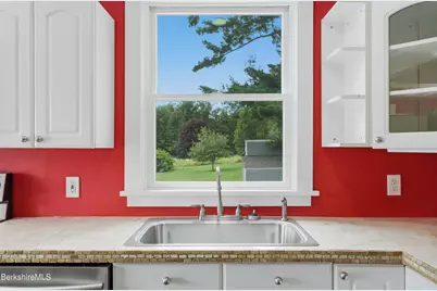 39 Cascade St, Pittsfield, MA 01201 - Photo 12