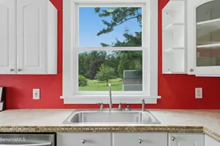 39 Cascade St, Pittsfield, MA 01201 - Photo 12