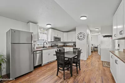 20 Pines Lodge Park Place Place, Williamstown, MA 01267 - Photo 4