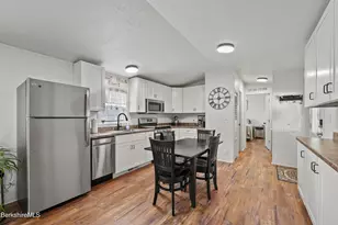 20 Pines Lodge Park Pl Pl, Williamstown, MA 01267 - Photo 4