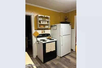 22 South St, North Adams, MA 01247 - Photo 8