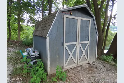 42 Prospect St, North Adams, MA 01247 - Photo 28