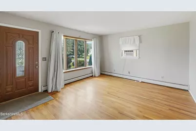 34 Baldwin Ave, Pittsfield, MA 01201 - Photo 4