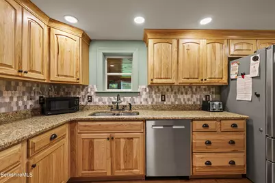 787 Churchill St, Pittsfield, MA 01201 - Photo 10