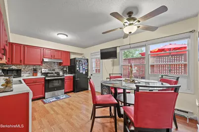 14 Clifford St #A5, Pittsfield, MA 01201 - Photo 8