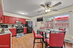 14 Clifford St, Pittsfield, MA 01201 - Photo 8