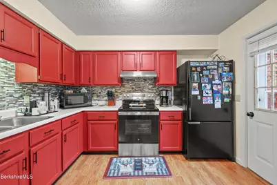 14 Clifford St #A5, Pittsfield, MA 01201 - Photo 10