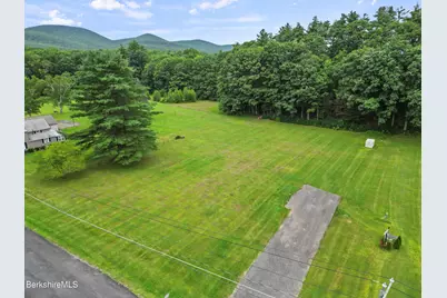 636 Hancock Rd, Pittsfield, MA 01201 - Photo 2