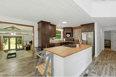 56 Victoria Ln, Lanesborough, MA 01237 - Photo 10