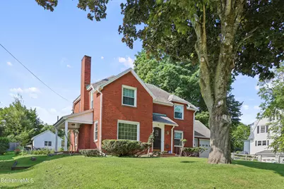 96 E Housatonic St, Pittsfield, MA 01201 - Photo 4