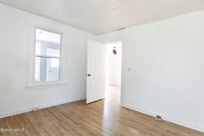 141 Dewey Ave, Pittsfield, MA 01201 - Photo 8