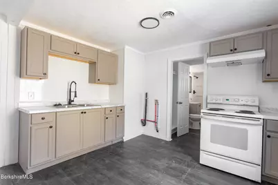 141 Dewey Ave, Pittsfield, MA 01201 - Photo 12