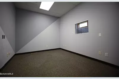 326 Springside Ave, Pittsfield, MA 01201 - Photo 12