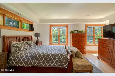 2 Goodrich St, Stockbridge, MA 01262 - Photo 12